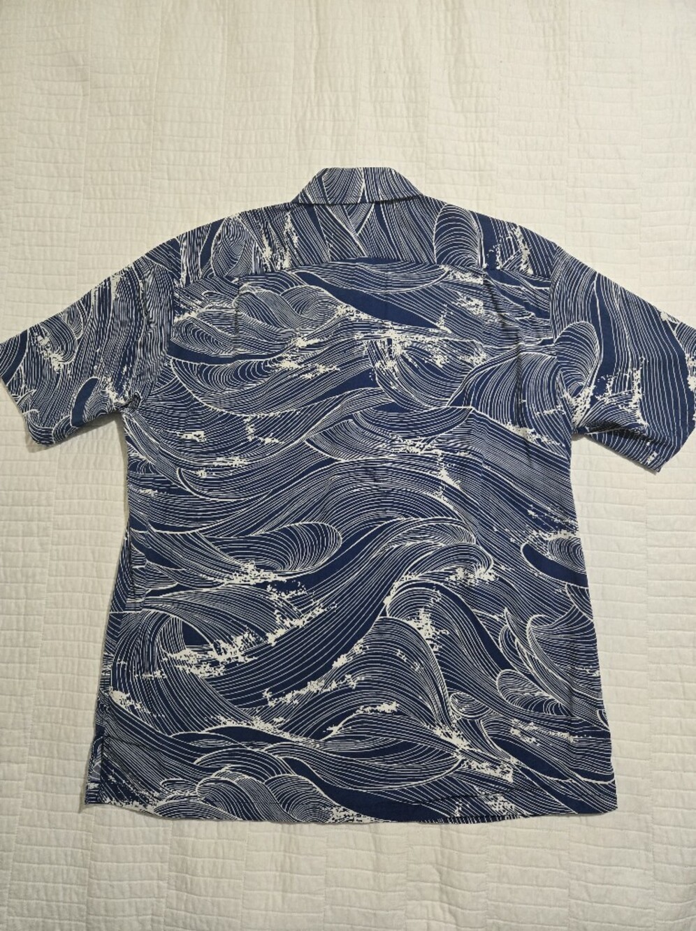 Tori Richard Blue and White Wave-Pattern Short Sleeve Shirt - Picture 3 of 7